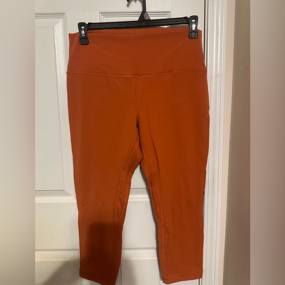 Lululemon crop leggings.